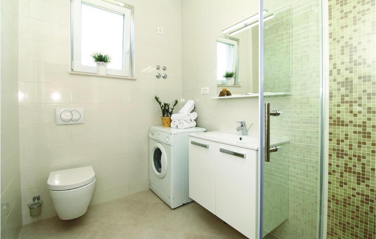 1 Bedroom Stunning Apartment In Kastel Gomilica Kaštela Εξωτερικό φωτογραφία