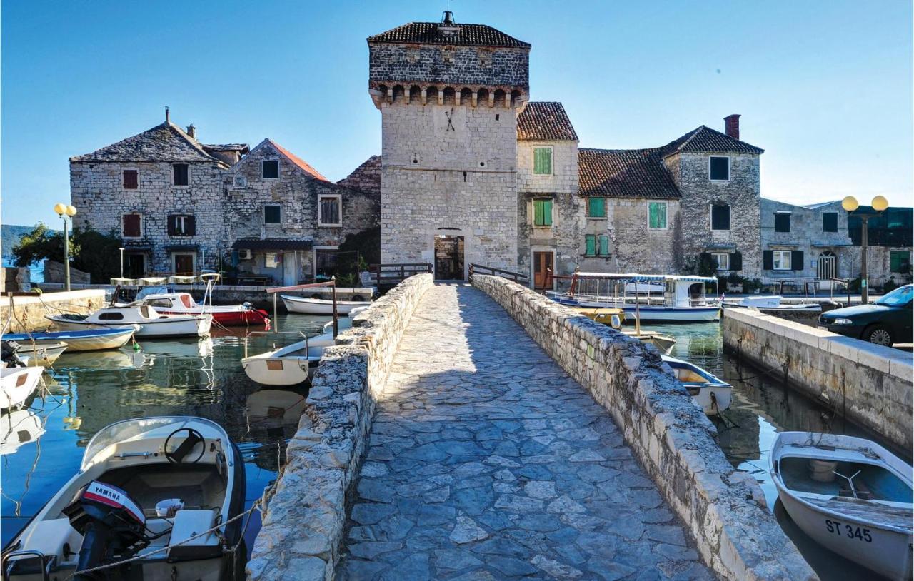 1 Bedroom Stunning Apartment In Kastel Gomilica Kaštela Εξωτερικό φωτογραφία